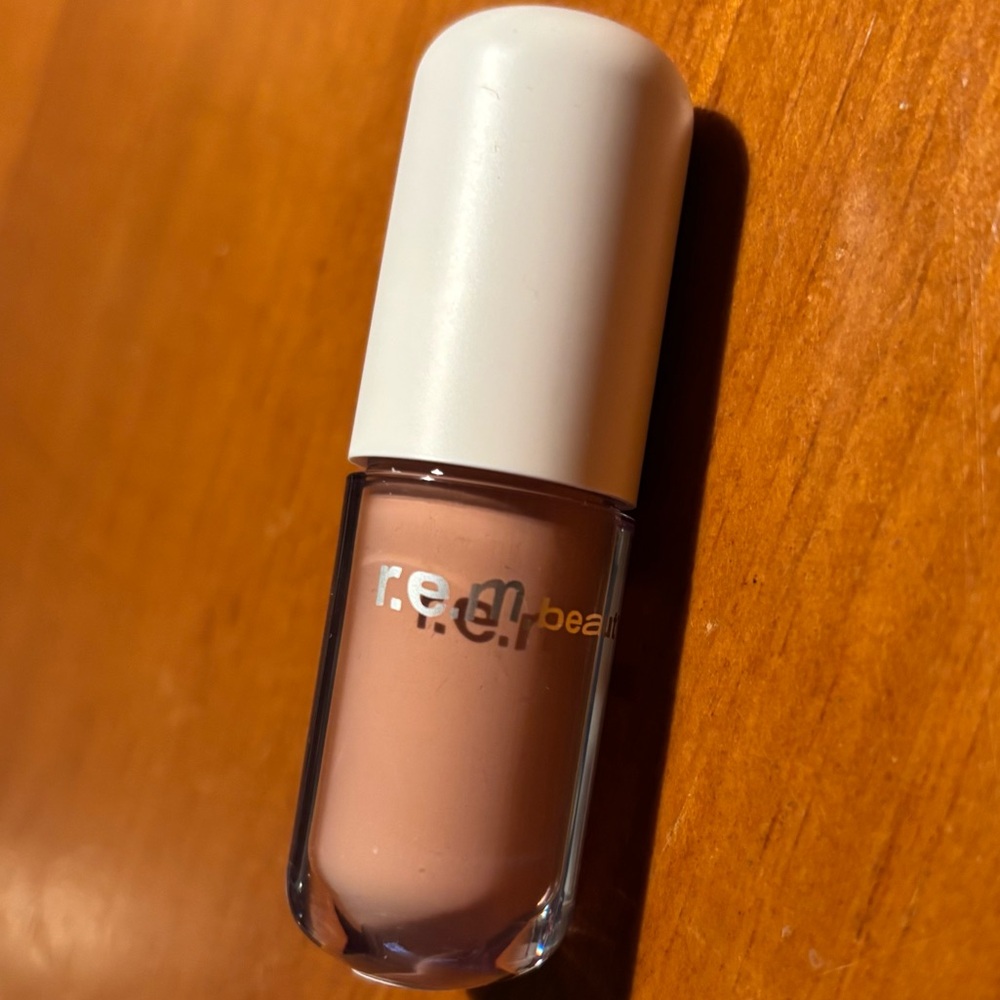 r.e.m. beauty Midnight Shadows Lustrous Liquid Eyeshadow